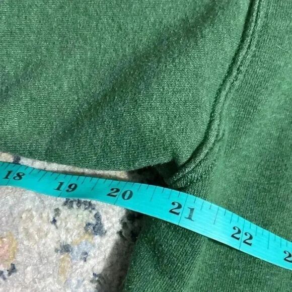 Fruit of the loom crewneck size large in like new condition - Picture 4 of 5